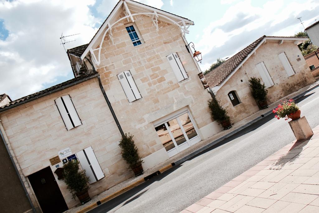 Hotel Le Manoir De Marie-Lou Rauzan Exterior foto