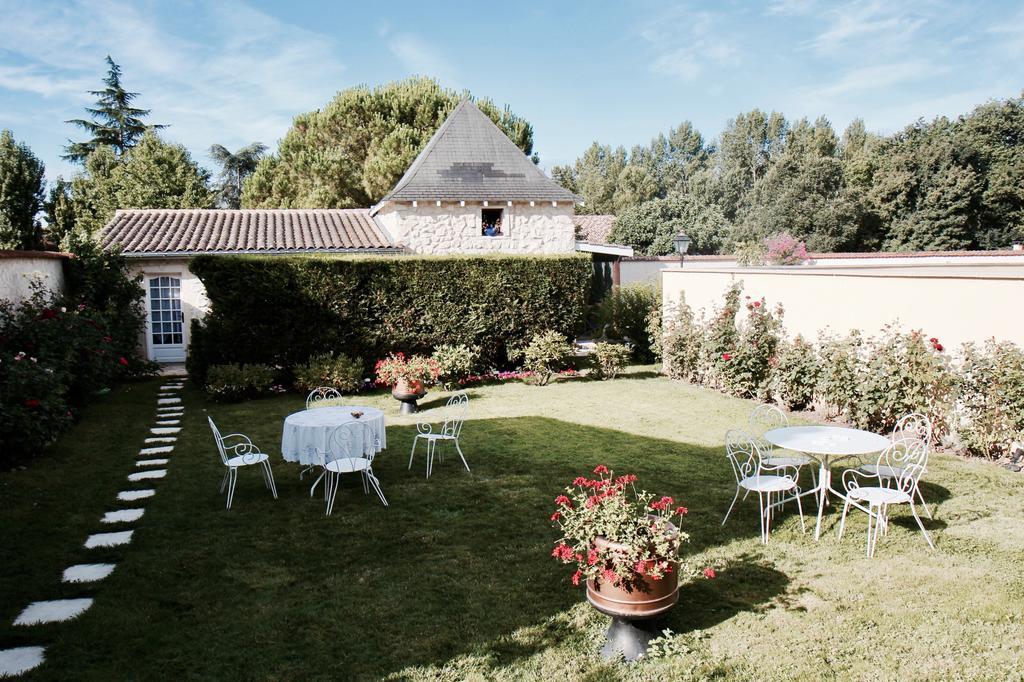 Hotel Le Manoir De Marie-Lou Rauzan Exterior foto